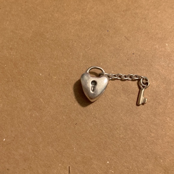 Pandora Heart Lock with Gold Key - Picture 2 of 2